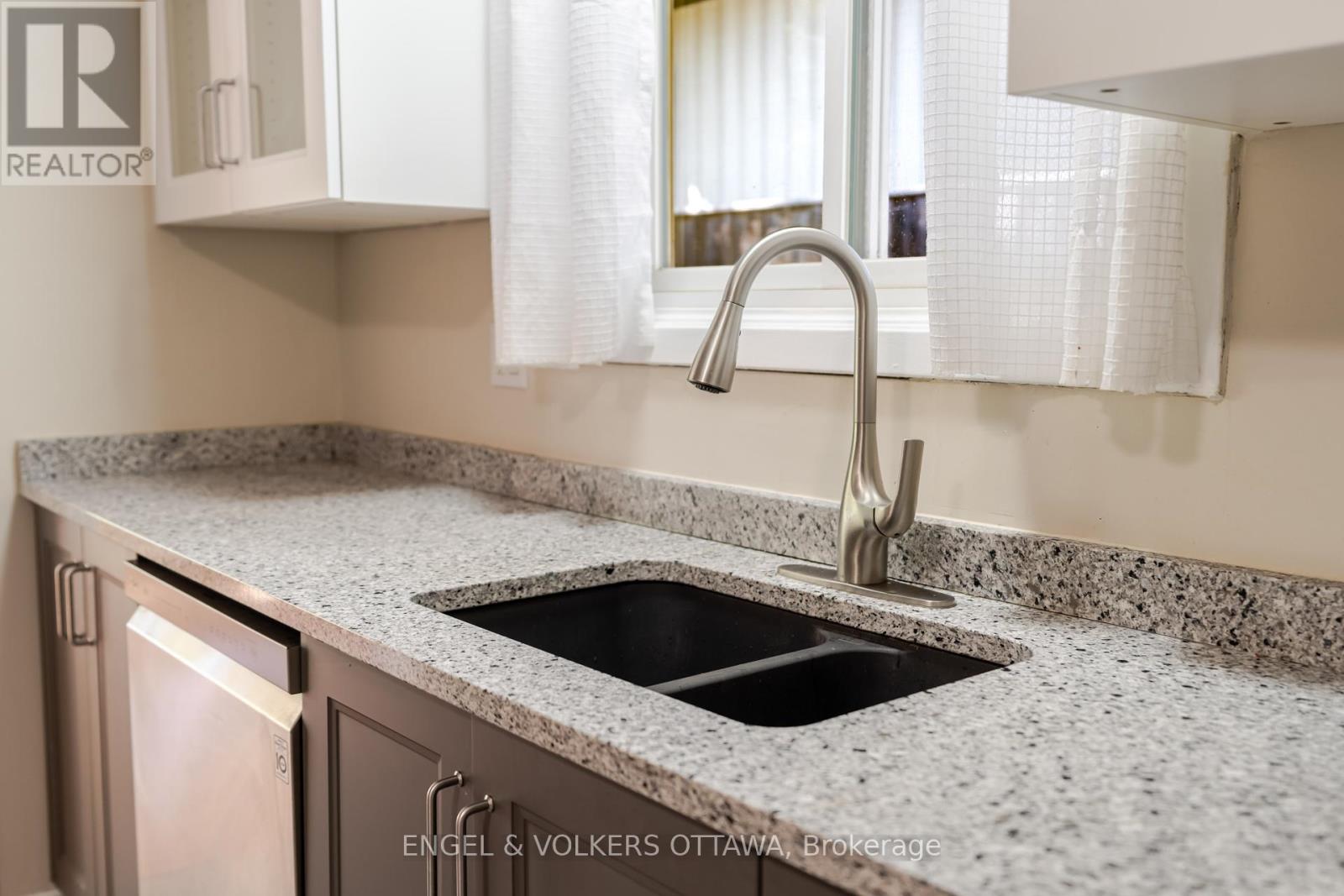 3001 Rankin Street, Ottawa, Ontario  K1V 8L2 - Photo 5 - X12443986