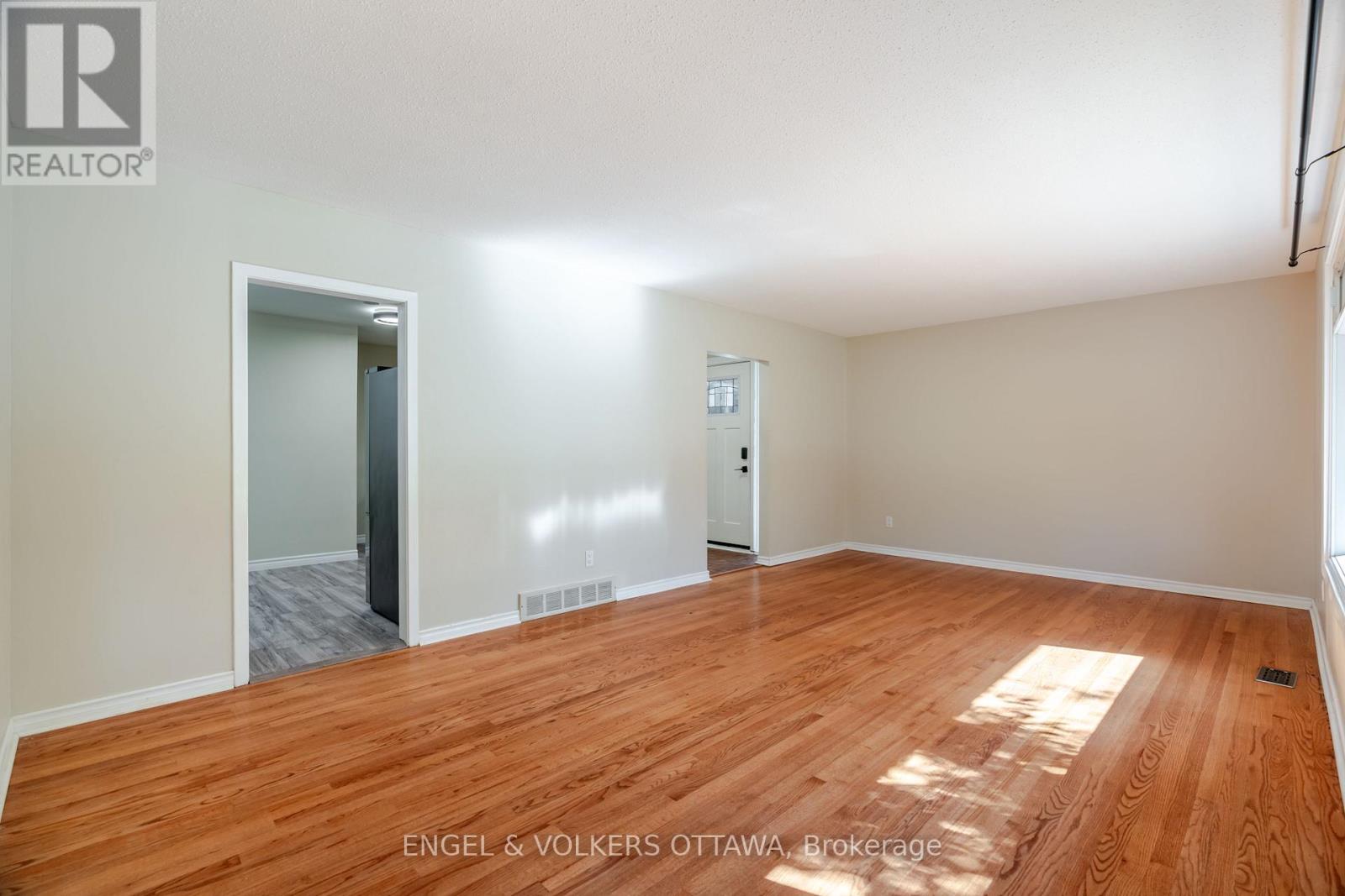 3001 Rankin Street, Ottawa, Ontario  K1V 8L2 - Photo 7 - X12443986