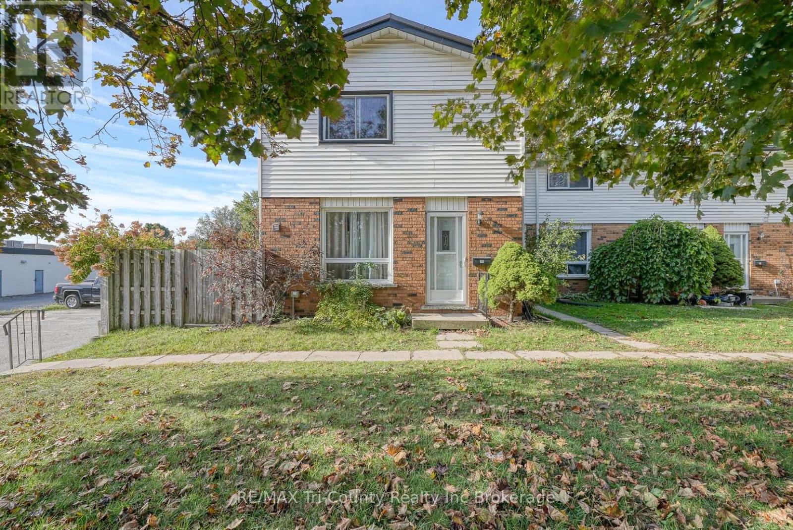 7 - 15 Devonshire Avenue, Tillsonburg, Ontario  N4G 4K7 - Photo 1 - X12443968