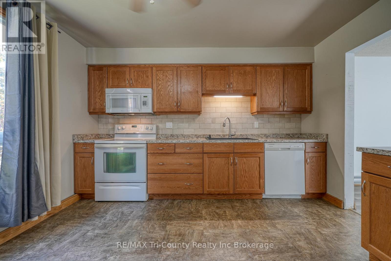 7 - 15 Devonshire Avenue, Tillsonburg, Ontario  N4G 4K7 - Photo 10 - X12443968
