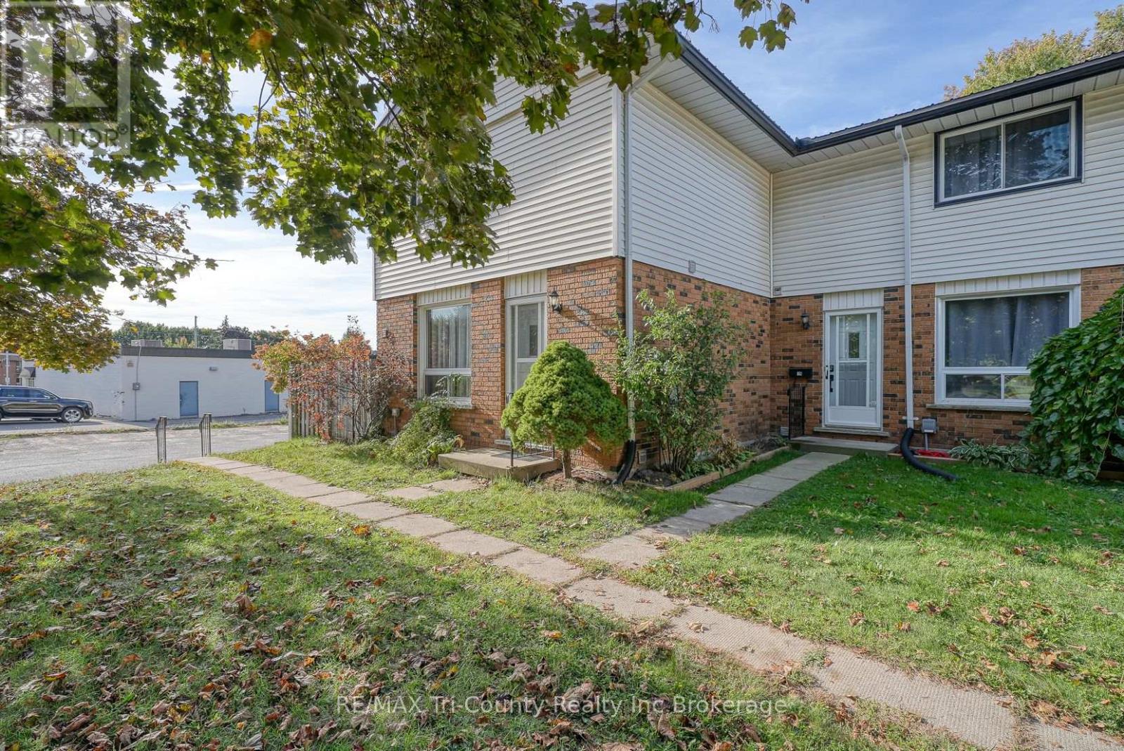 7 - 15 Devonshire Avenue, Tillsonburg, Ontario  N4G 4K7 - Photo 2 - X12443968