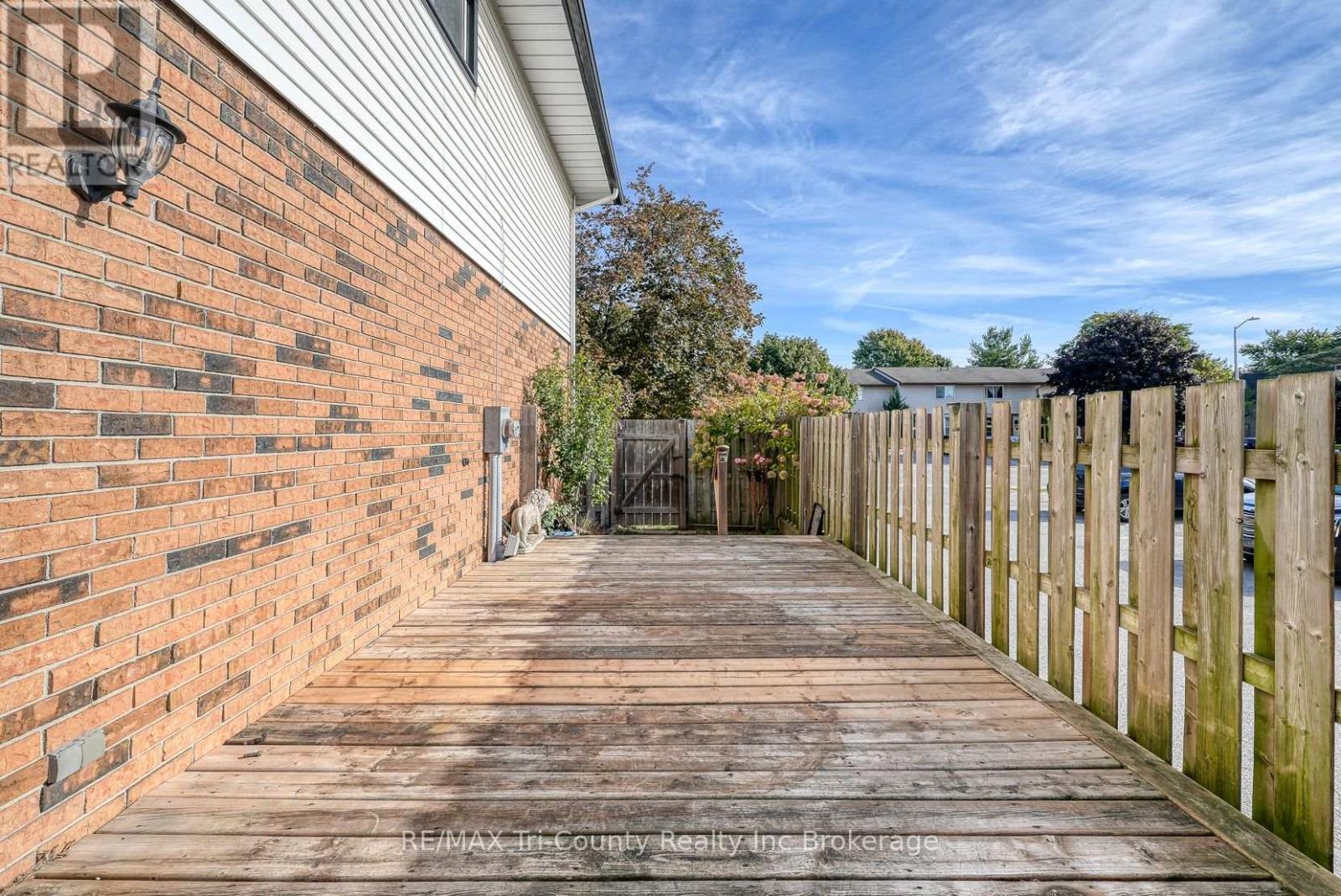 7 - 15 Devonshire Avenue, Tillsonburg, Ontario  N4G 4K7 - Photo 4 - X12443968