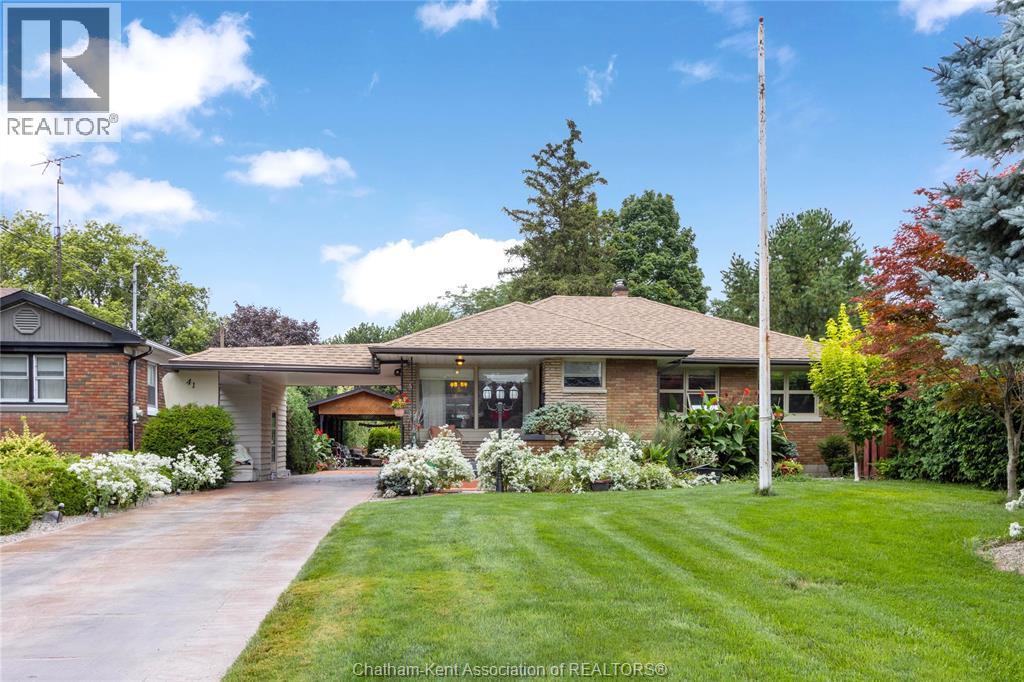 MLS# 25025242: 41 MAPLE STREET, Chatham, Canada