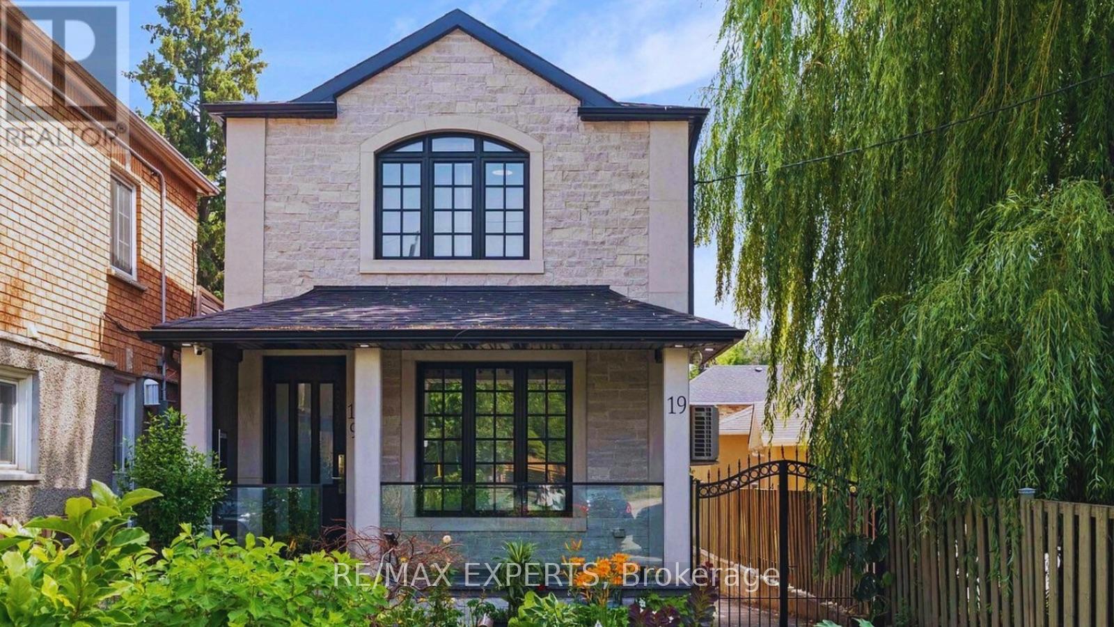 19 KENORA CRESCENT, Toronto, Ontario