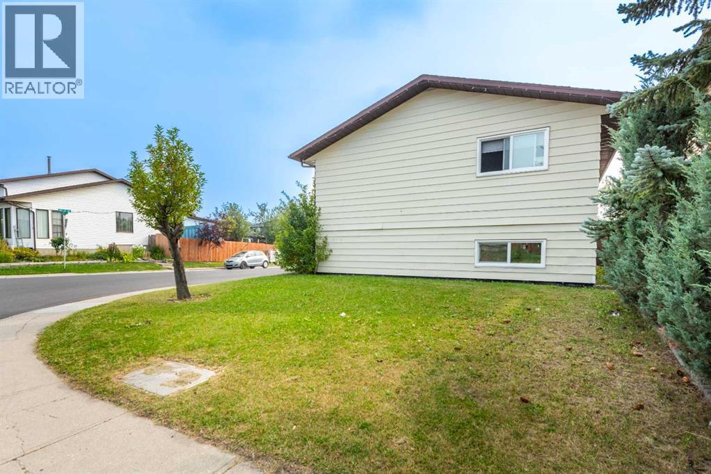 100 Whitehaven Road Ne, Calgary, Alberta  T1Y 6A4 - Photo 3 - A2254047