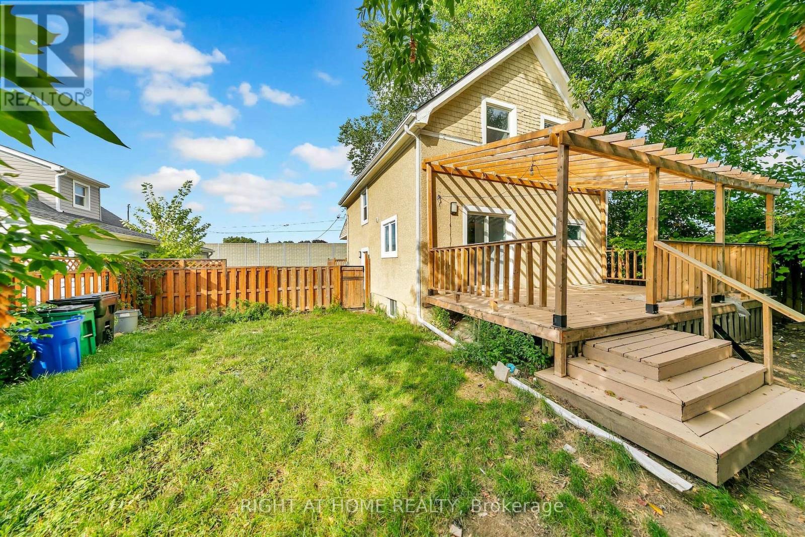 7 Maywood Avenue, St. Catharines, Ontario  L2R 1C4 - Photo 19 - X12433188