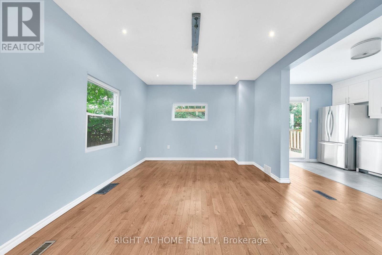 7 Maywood Avenue, St. Catharines, Ontario  L2R 1C4 - Photo 13 - X12433188
