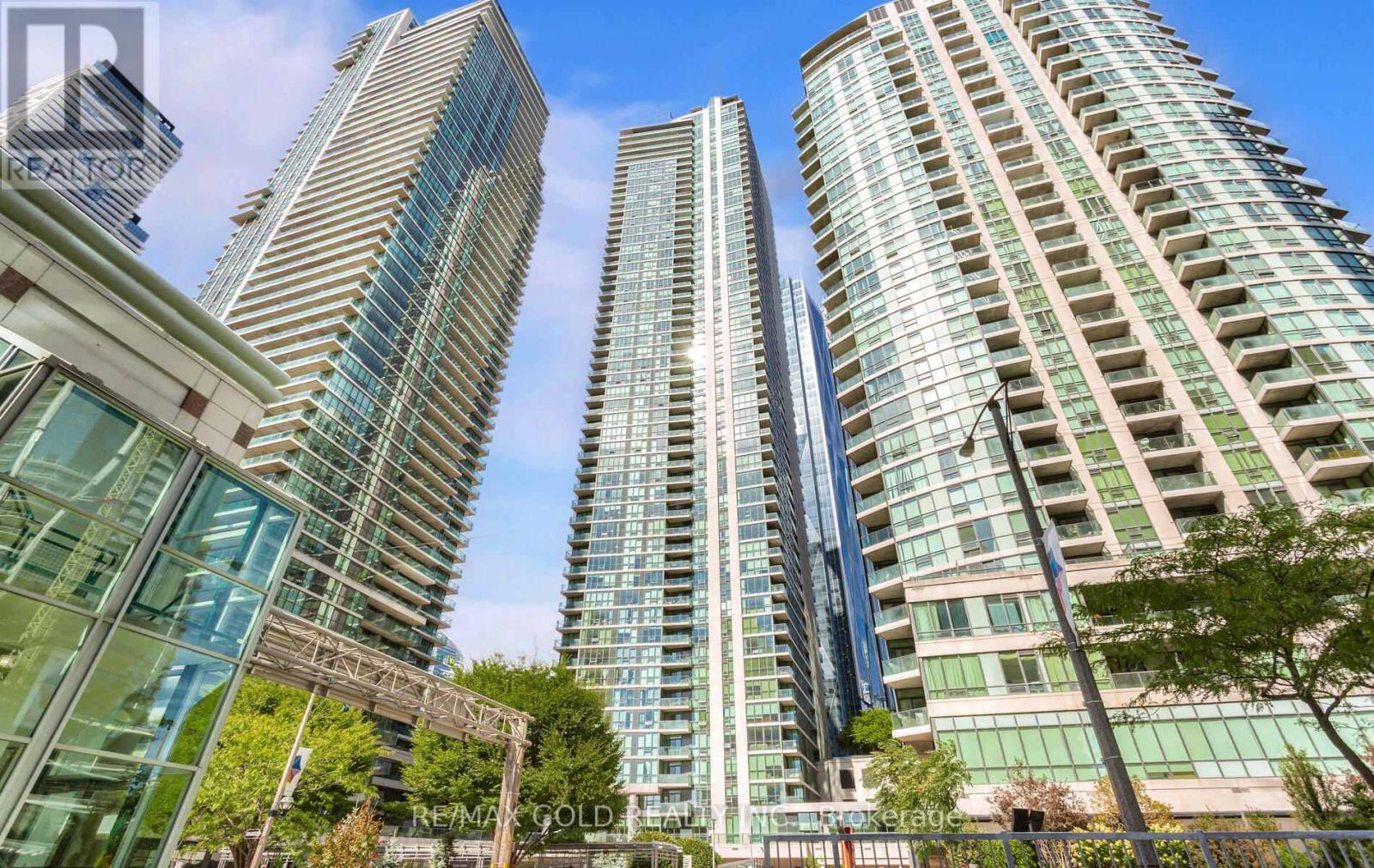 1104 - 33 Bay Street, Toronto, Ontario  M5J 2Z3 - Photo 2 - C12443765
