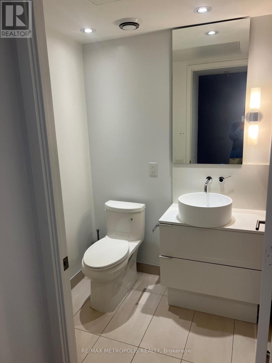 1805 - 161 Roehampton Avenue, Toronto, Ontario  M4P 0C8 - Photo 10 - C12443803