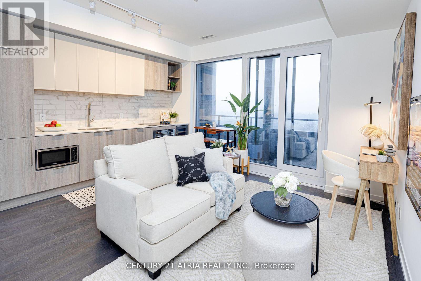 1810 - 2020 Bathurst Street, Toronto, Ontario  M5P 0A6 - Photo 2 - C12443805
