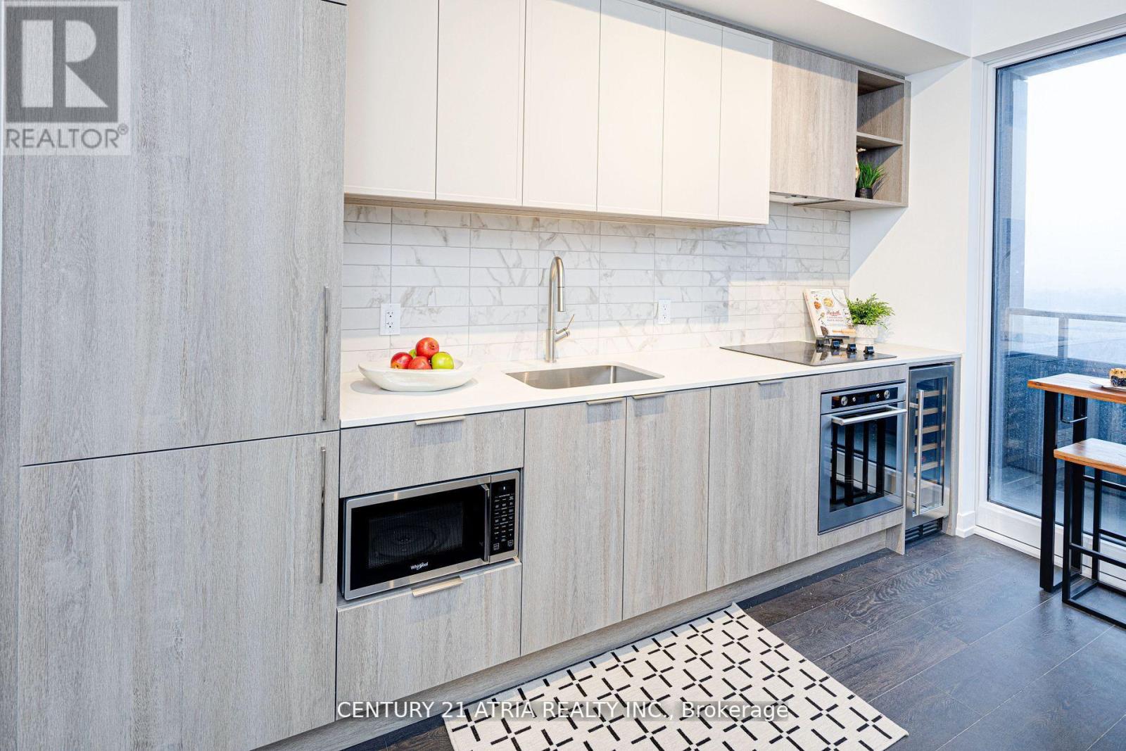 1810 - 2020 Bathurst Street, Toronto, Ontario  M5P 0A6 - Photo 3 - C12443805