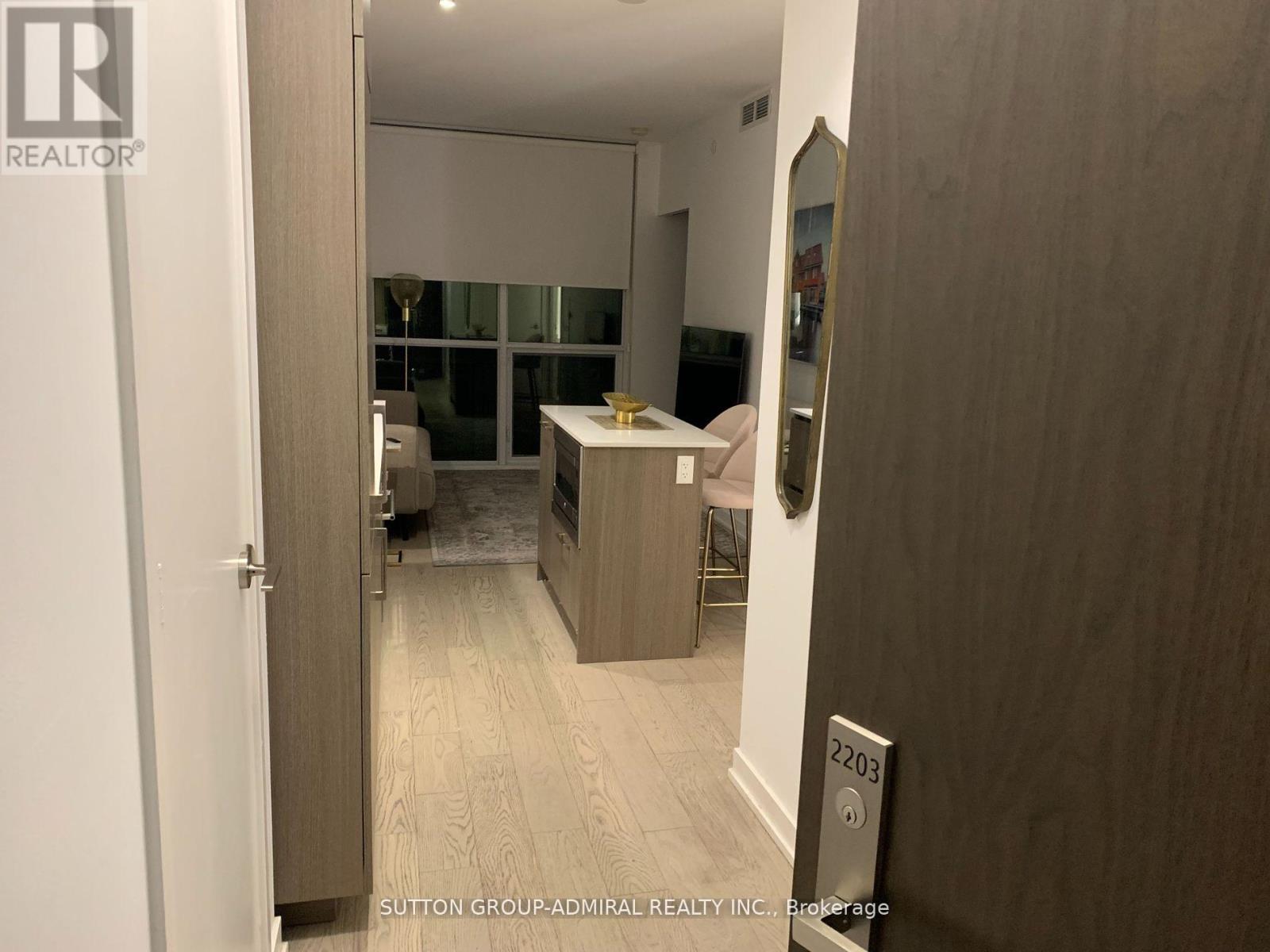 2203 - 1 Yorkville Avenue, Toronto, Ontario  M4W 1L1 - Photo 9 - C12443833