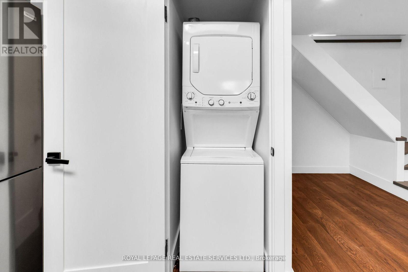 Coach - 223 Blythwood Road, Toronto, Ontario  M4N 1A7 - Photo 10 - C12443845