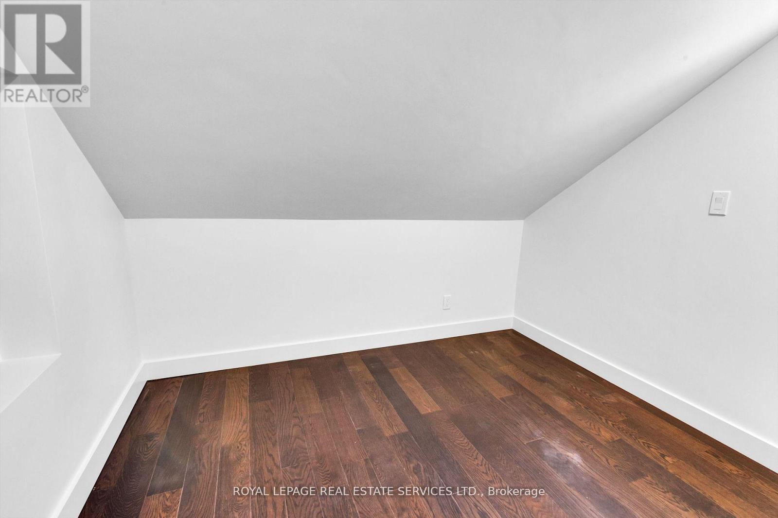 Coach - 223 Blythwood Road, Toronto, Ontario  M4N 1A7 - Photo 14 - C12443845