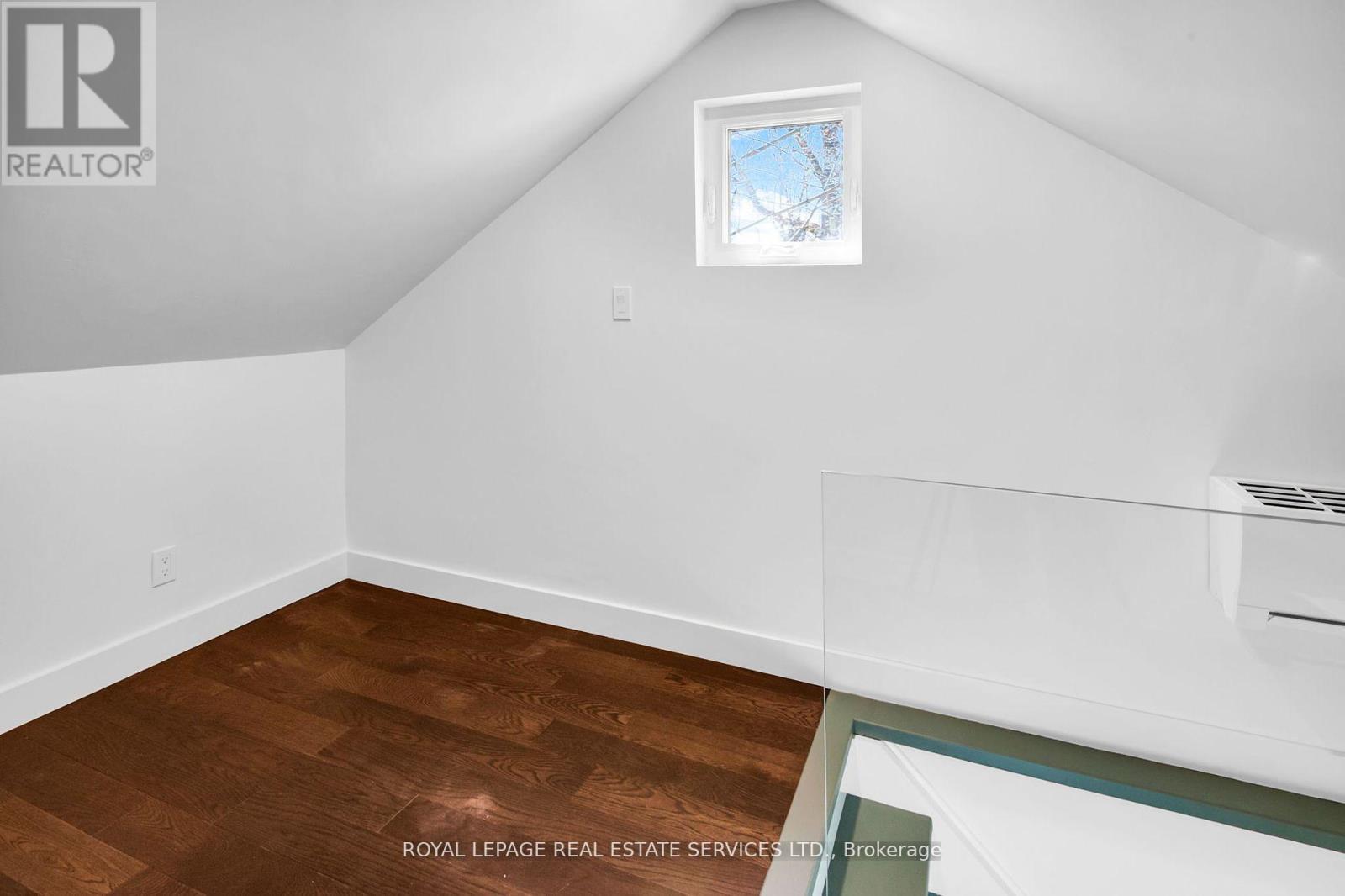 Coach - 223 Blythwood Road, Toronto, Ontario  M4N 1A7 - Photo 15 - C12443845
