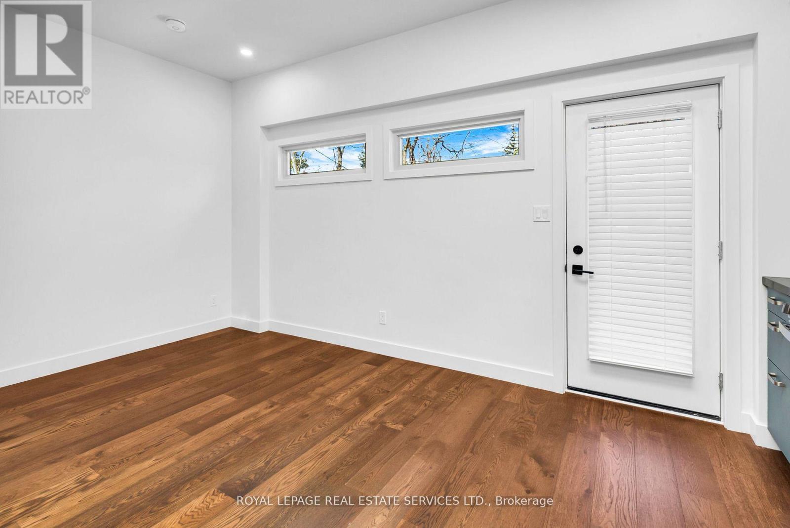 Coach - 223 Blythwood Road, Toronto, Ontario  M4N 1A7 - Photo 2 - C12443845