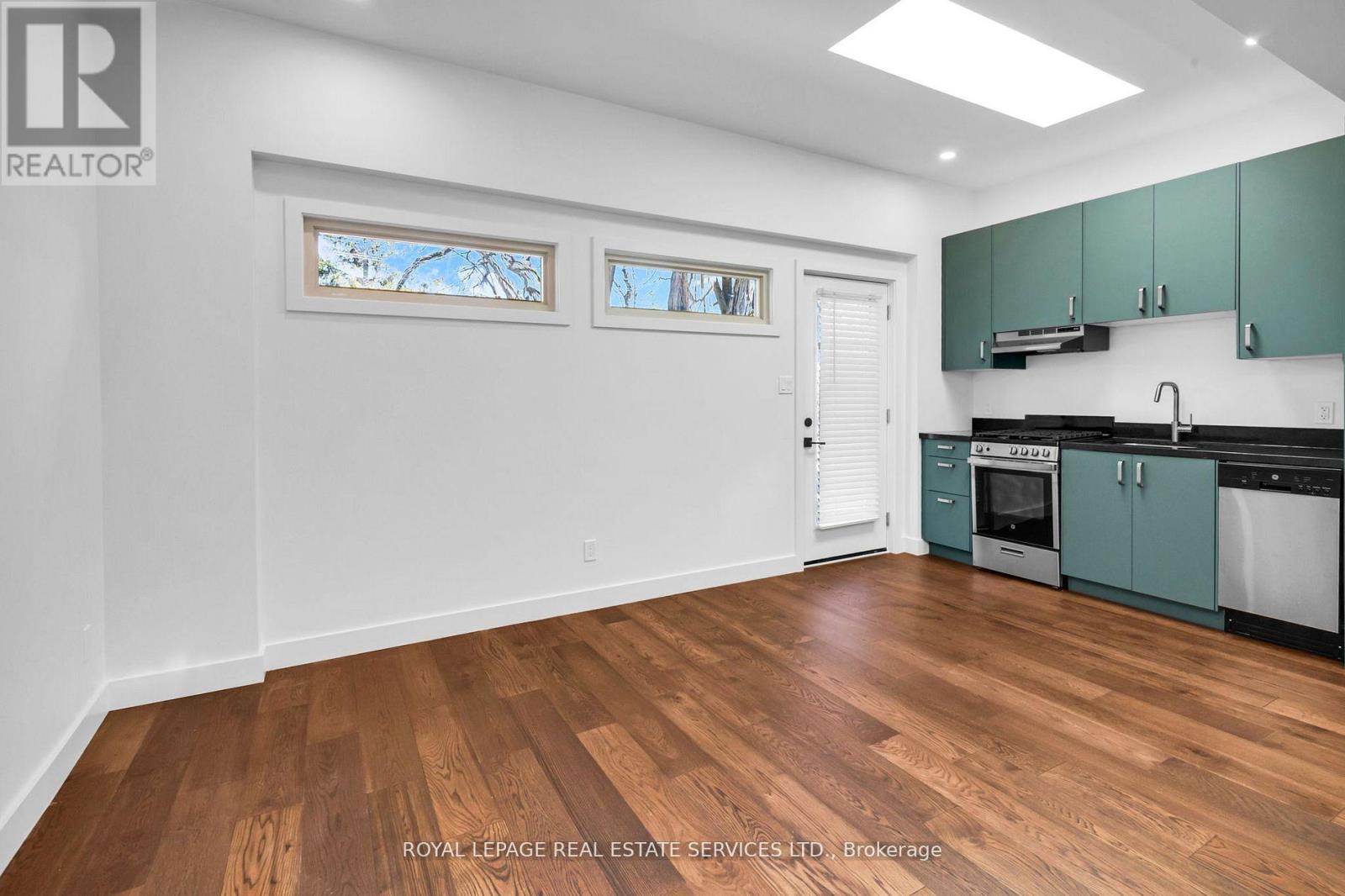 Coach - 223 Blythwood Road, Toronto, Ontario  M4N 1A7 - Photo 5 - C12443845