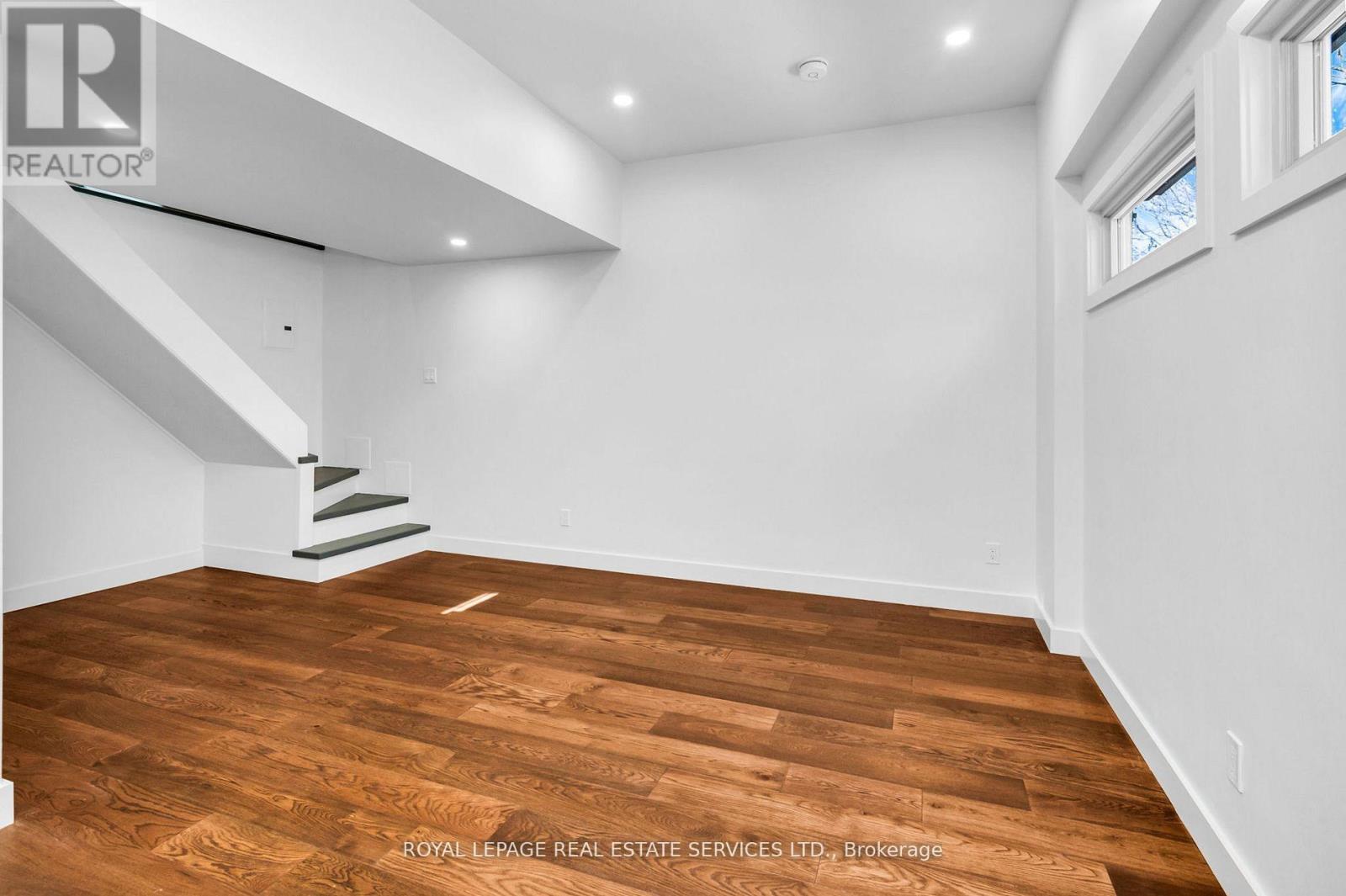 Coach - 223 Blythwood Road, Toronto, Ontario  M4N 1A7 - Photo 7 - C12443845