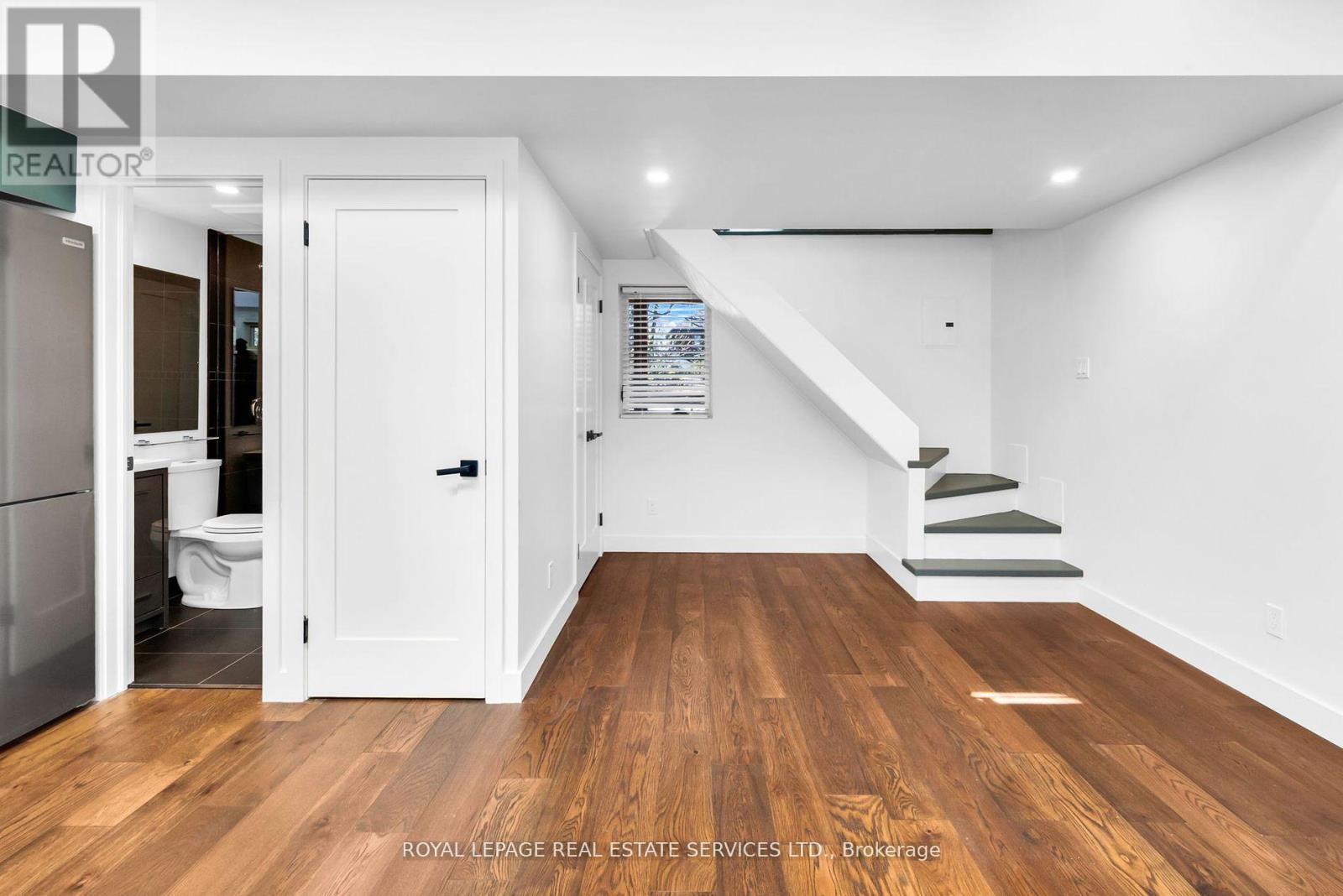 Coach - 223 Blythwood Road, Toronto, Ontario  M4N 1A7 - Photo 8 - C12443845