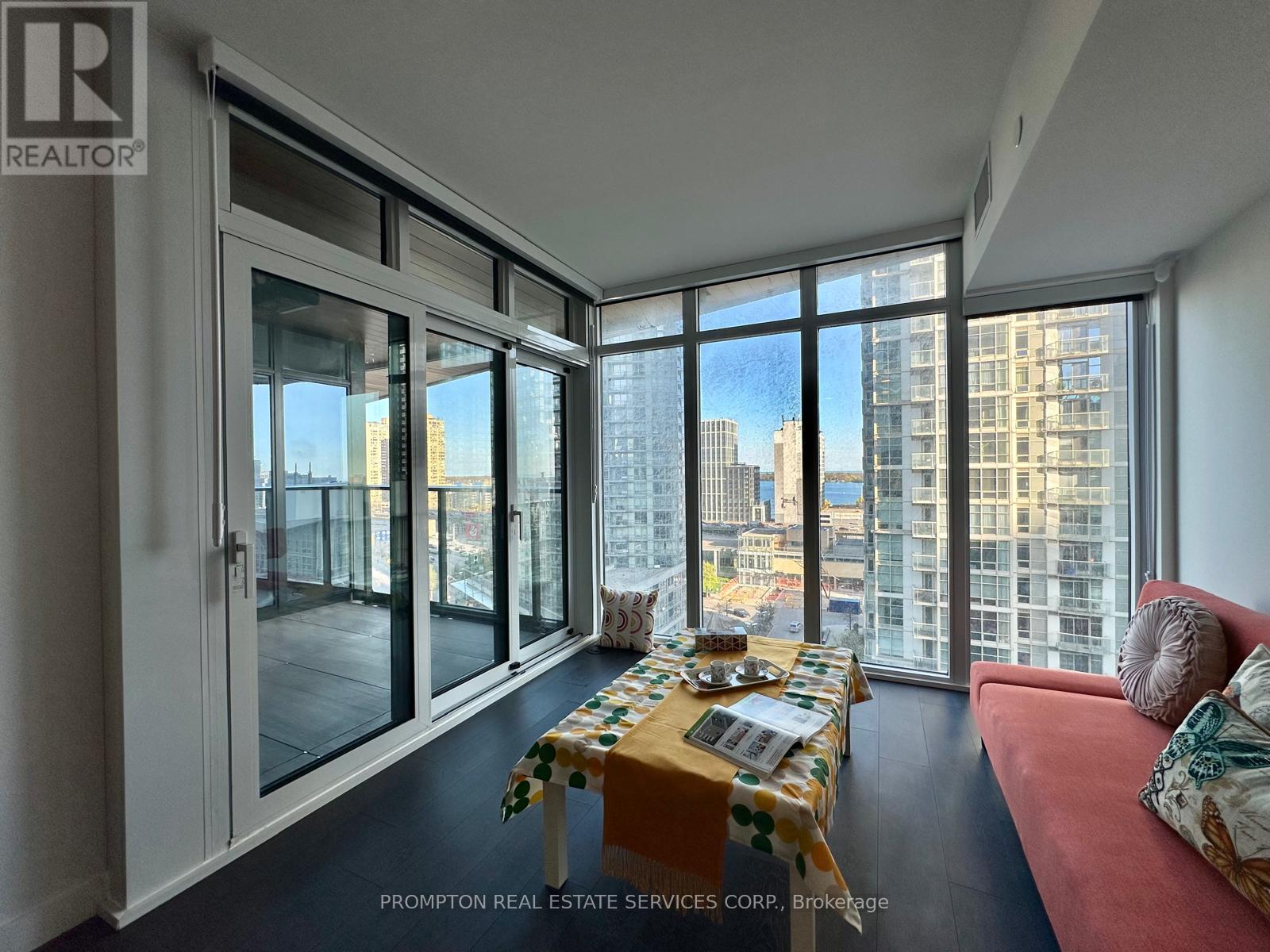 1010 - 1 Concord Cityplace Way, Toronto, Ontario  M5V 0X3 - Photo 11 - C12443869