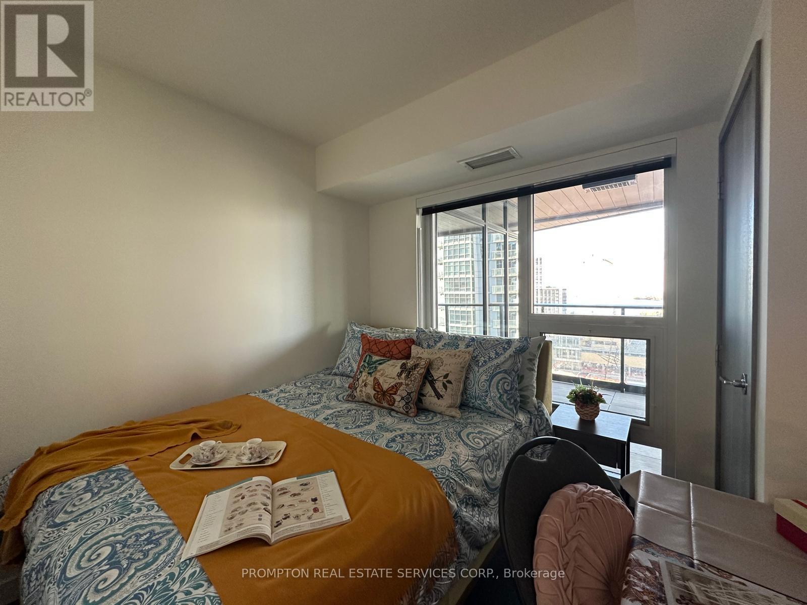 1010 - 1 Concord Cityplace Way, Toronto, Ontario  M5V 0X3 - Photo 3 - C12443869