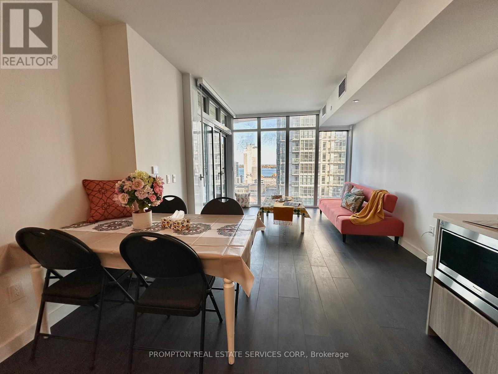 1010 - 1 Concord Cityplace Way, Toronto, Ontario  M5V 0X3 - Photo 5 - C12443869