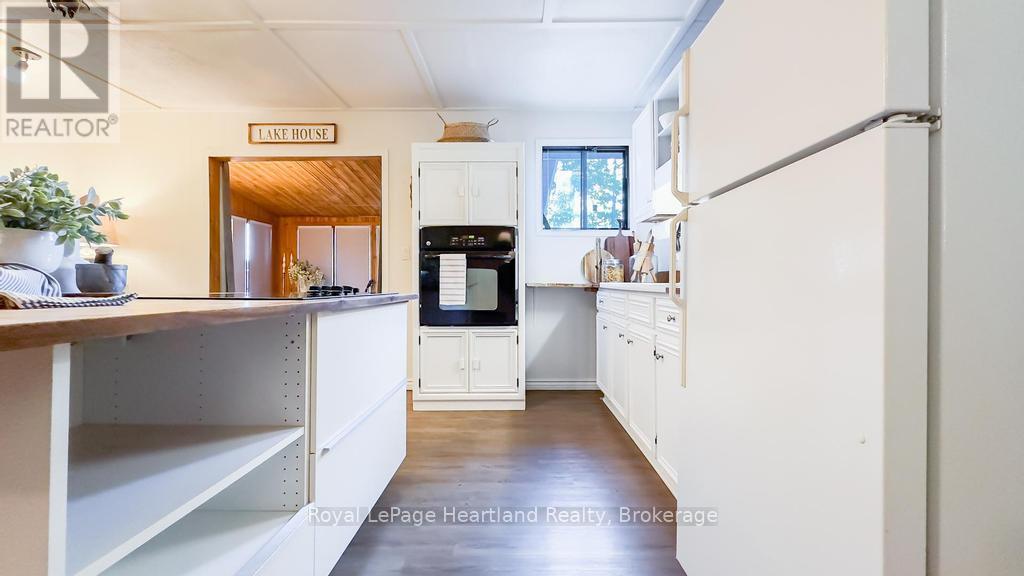 71702 Old Cedarbank Lane, Bluewater, Ontario  N0M 1N0 - Photo 16 - X12438099