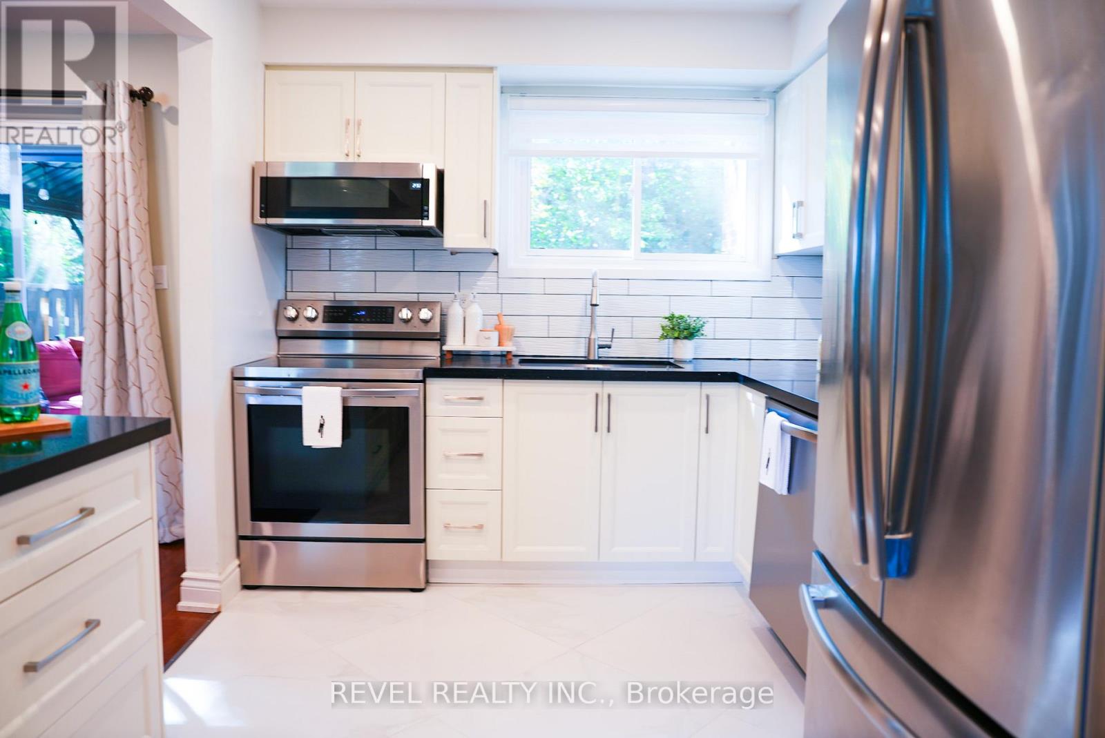 2 - 909 King Street W, Oshawa, Ontario  L1J 2L4 - Photo 2 - E12443809