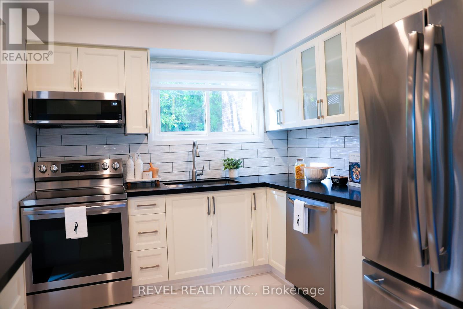 2 - 909 King Street W, Oshawa, Ontario  L1J 2L4 - Photo 3 - E12443809