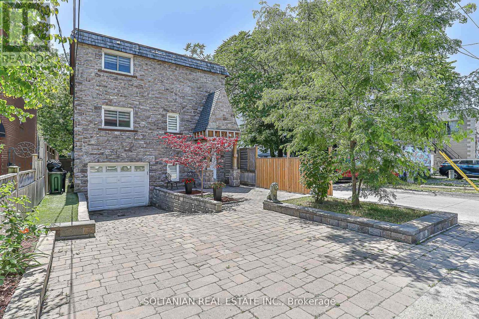 21 PRETORIA AVENUE, Toronto, Ontario
