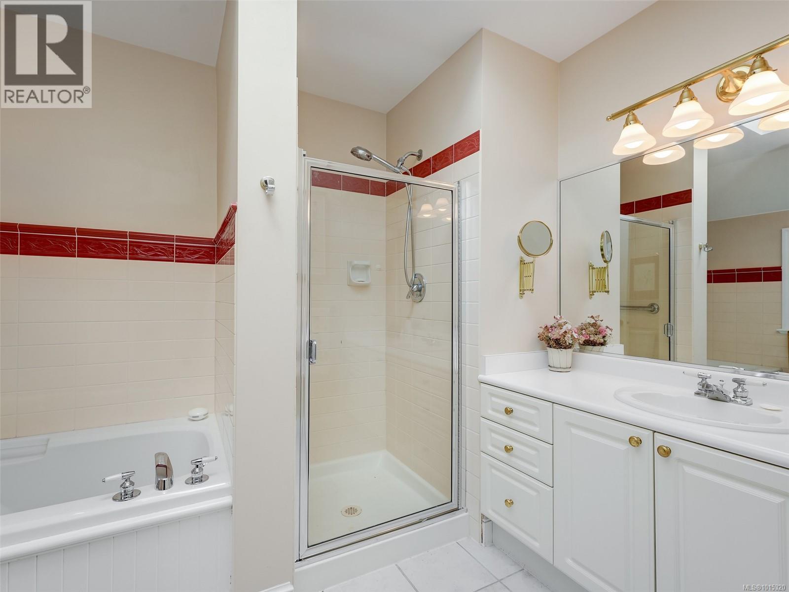 1 2573 Kilgary Pl, Saanich, British Columbia  V8N 1J7 - Photo 12 - 1015320