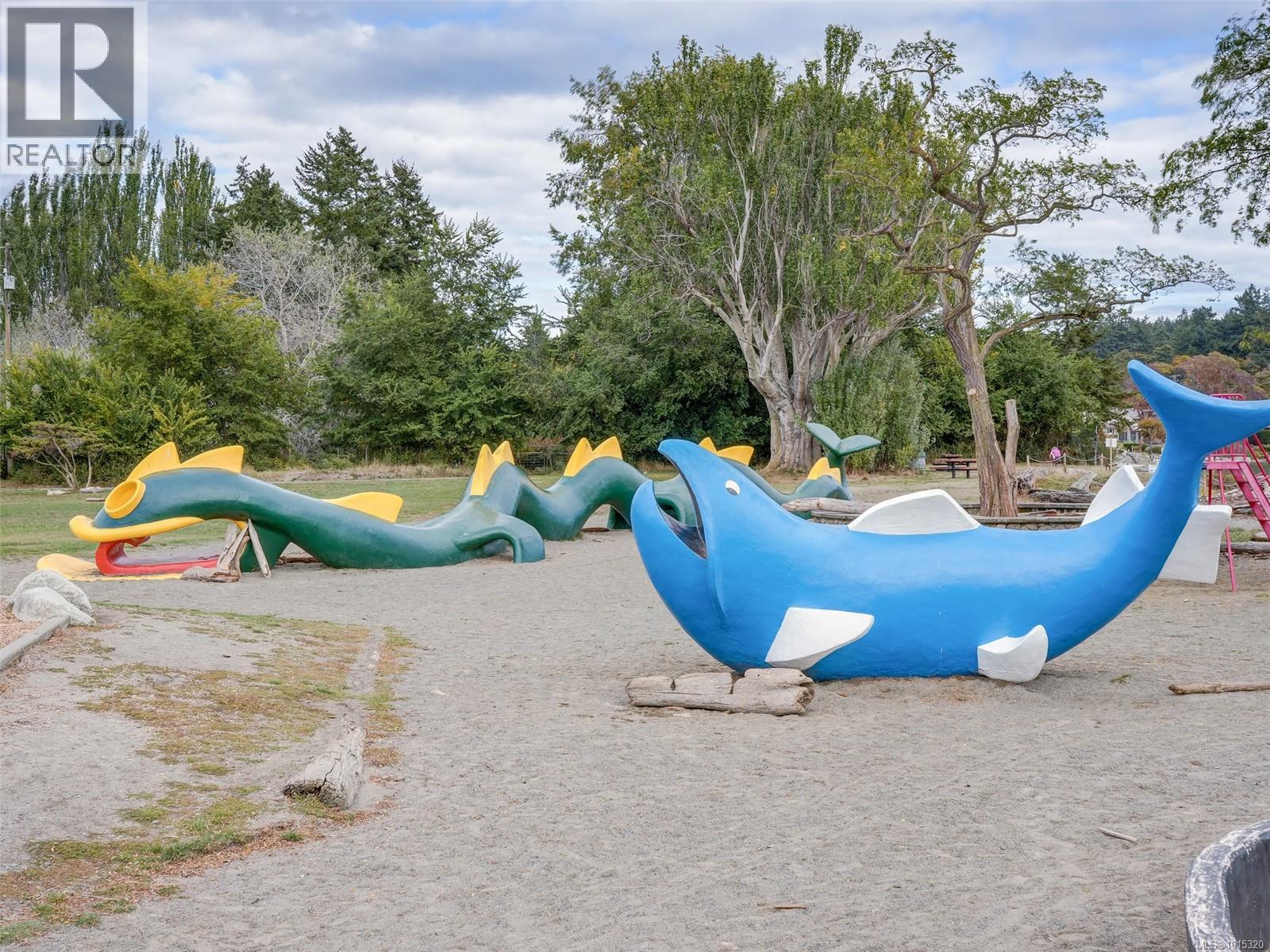1 2573 Kilgary Pl, Saanich, British Columbia  V8N 1J7 - Photo 43 - 1015320