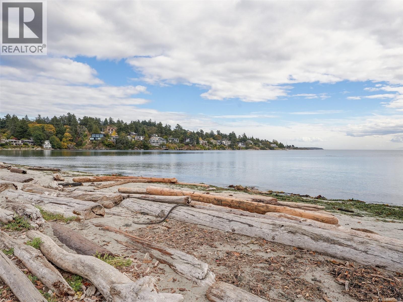 1 2573 Kilgary Pl, Saanich, British Columbia  V8N 1J7 - Photo 44 - 1015320