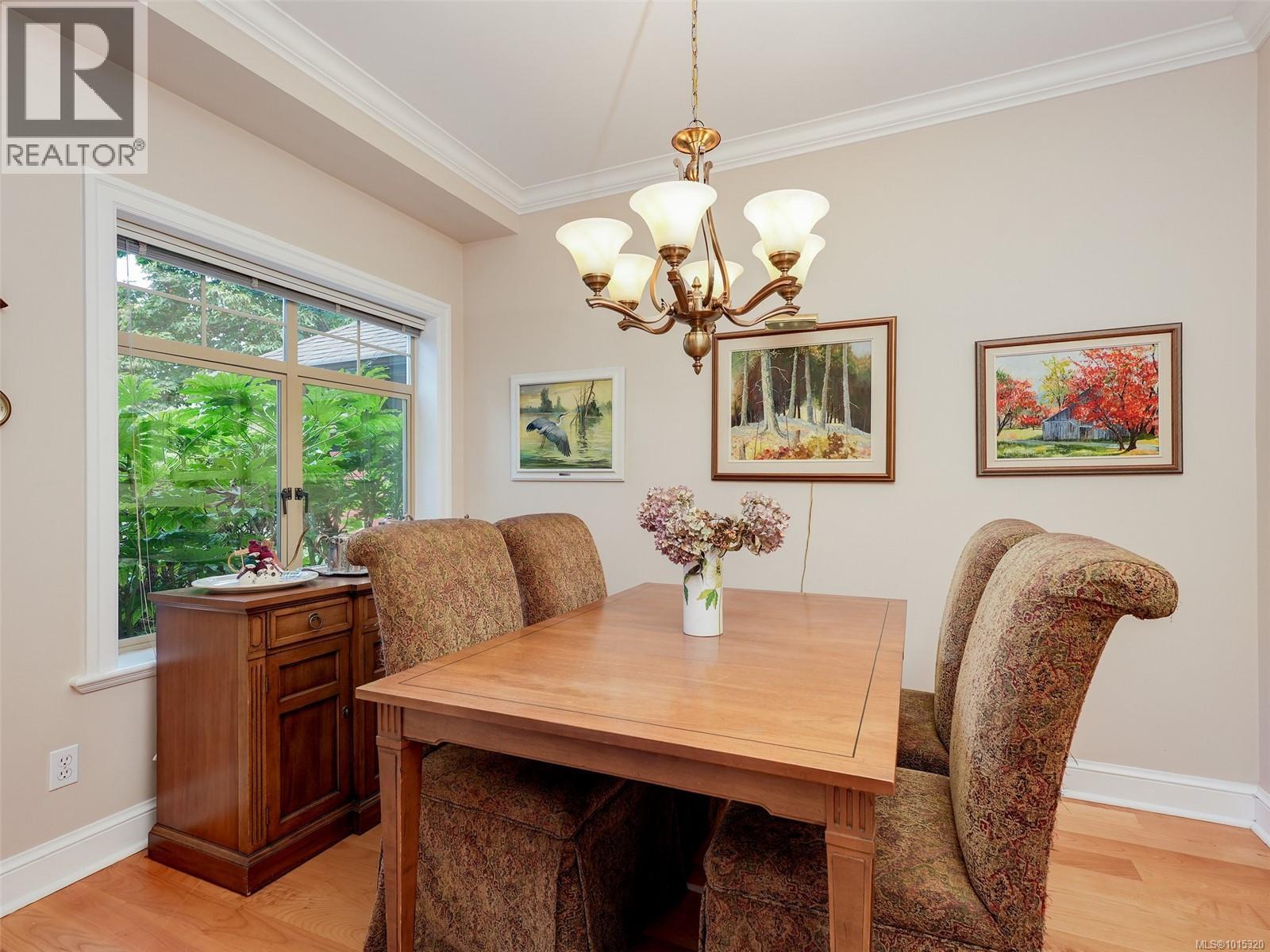 1 2573 Kilgary Pl, Saanich, British Columbia  V8N 1J7 - Photo 5 - 1015320