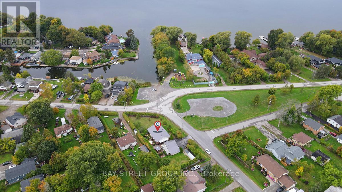 381 Walter Drive, Georgina, Ontario  L4P 3A8 - Photo 2 - N12443795