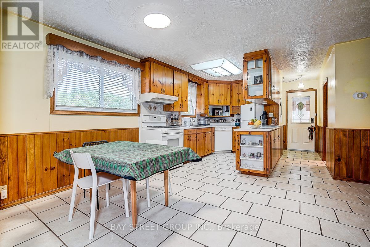 381 Walter Drive, Georgina, Ontario  L4P 3A8 - Photo 26 - N12443795