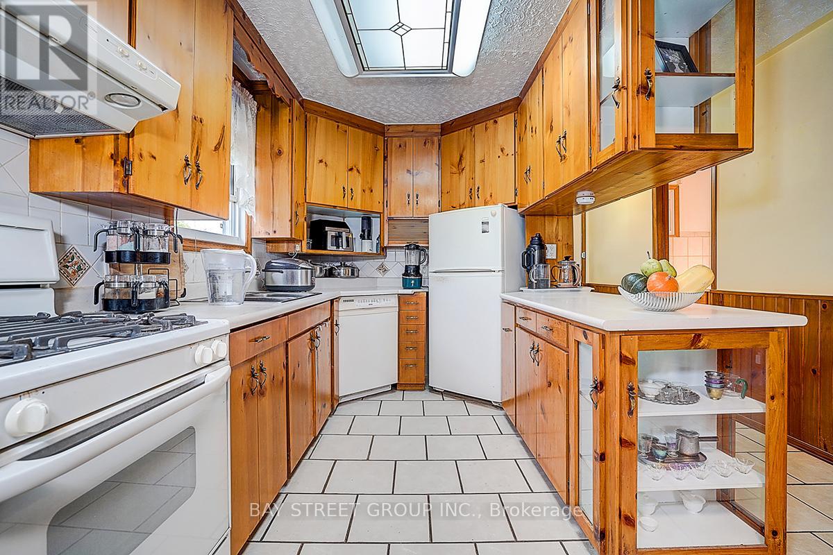 381 Walter Drive, Georgina, Ontario  L4P 3A8 - Photo 30 - N12443795