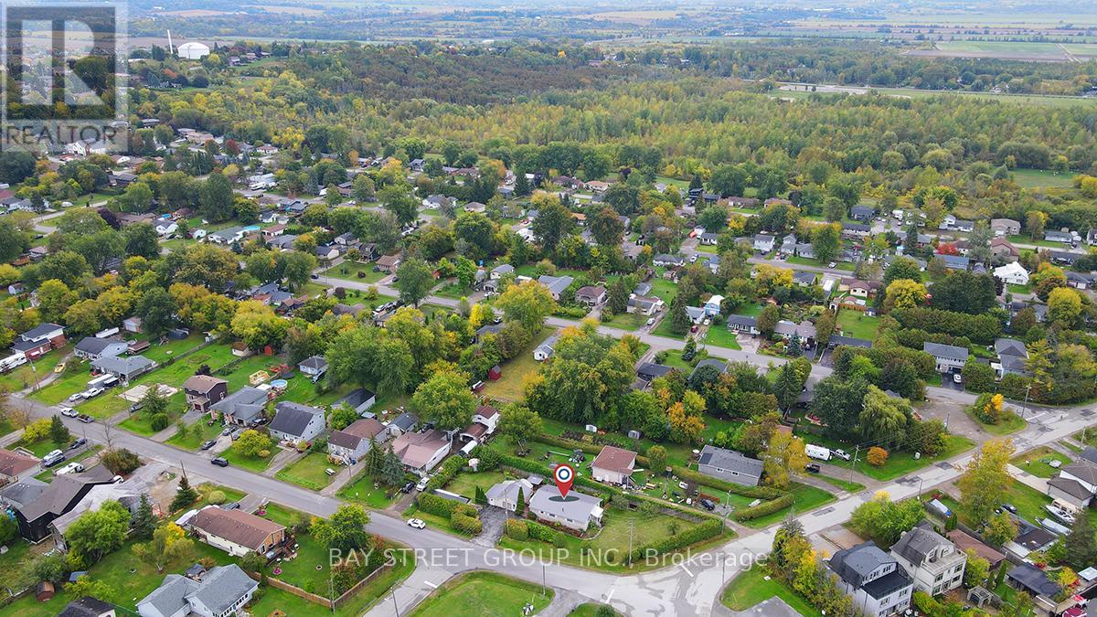 381 Walter Drive, Georgina, Ontario  L4P 3A8 - Photo 5 - N12443795