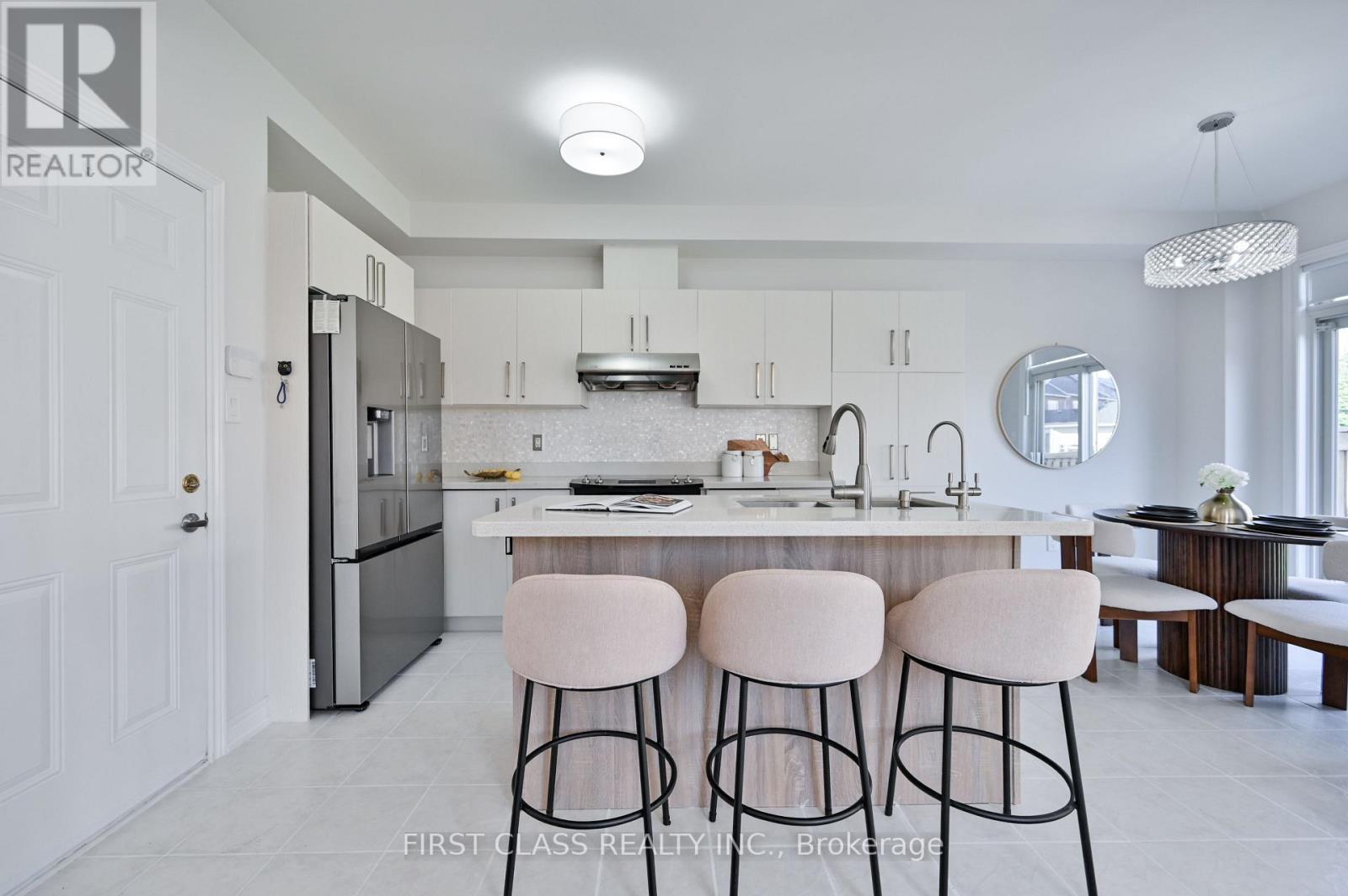 12 Princess Diana Drive, Markham, Ontario  L6C 0G7 - Photo 9 - N12443817