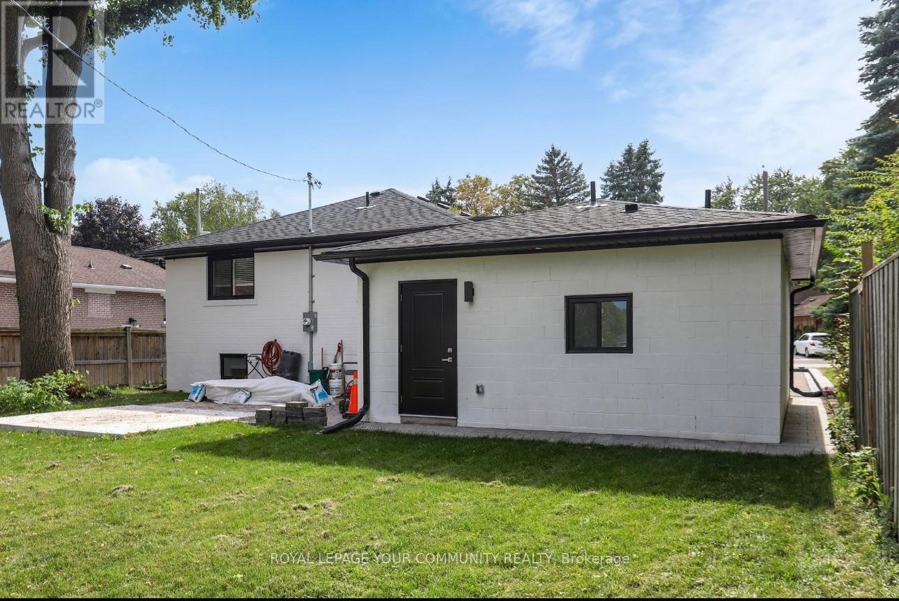 Unit 3 - 12 Kemano Street, Aurora, Ontario  L4G 2Y1 - Photo 12 - N12443875