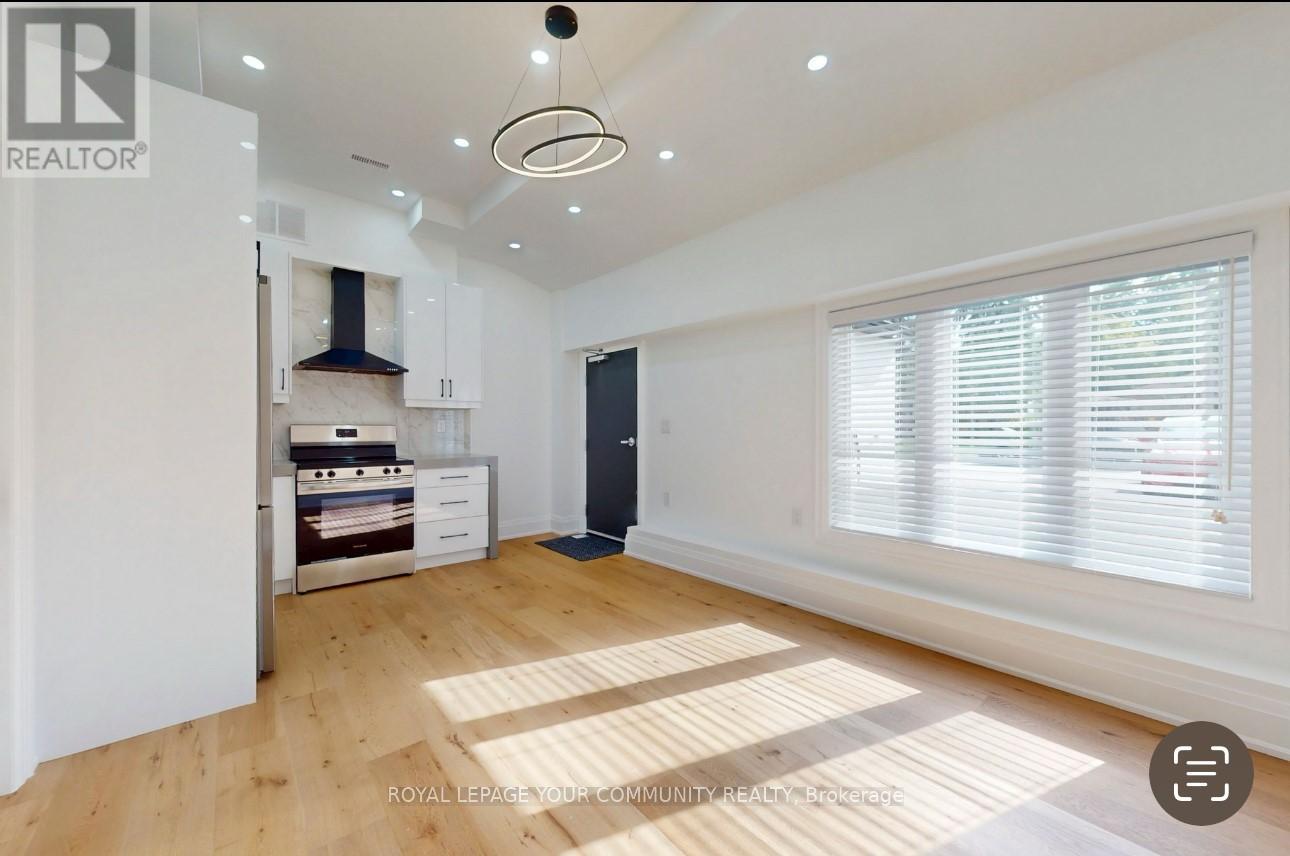 Unit 3 - 12 Kemano Street, Aurora, Ontario  L4G 2Y1 - Photo 3 - N12443875