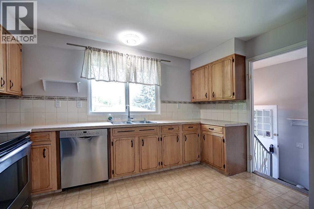 1004 Cantabrian Drive Sw, Calgary, Alberta  T2W 1L7 - Photo 10 - A2261935