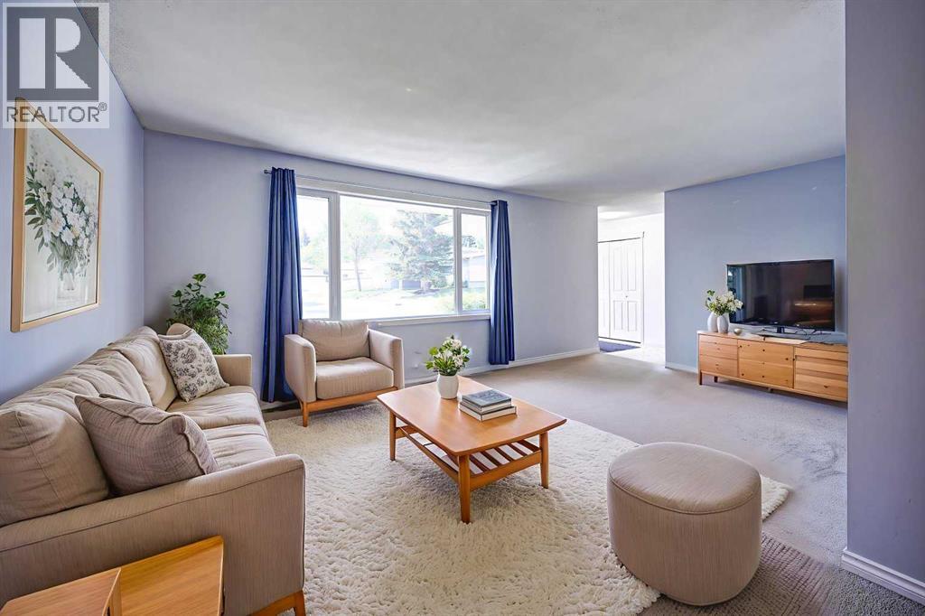 1004 Cantabrian Drive Sw, Calgary, Alberta  T2W 1L7 - Photo 2 - A2261935