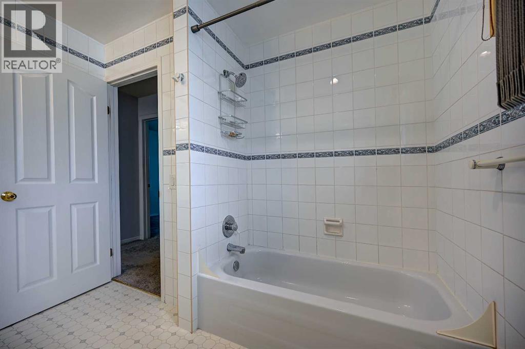 1004 Cantabrian Drive Sw, Calgary, Alberta  T2W 1L7 - Photo 20 - A2261935