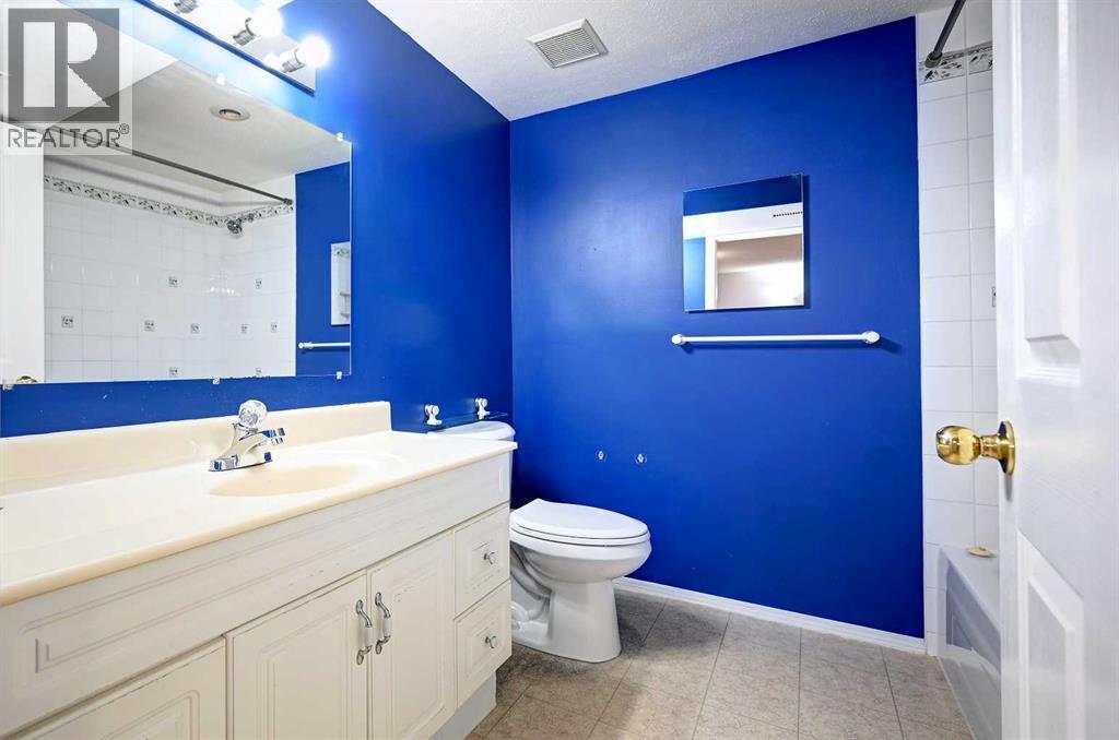 1004 Cantabrian Drive Sw, Calgary, Alberta  T2W 1L7 - Photo 25 - A2261935