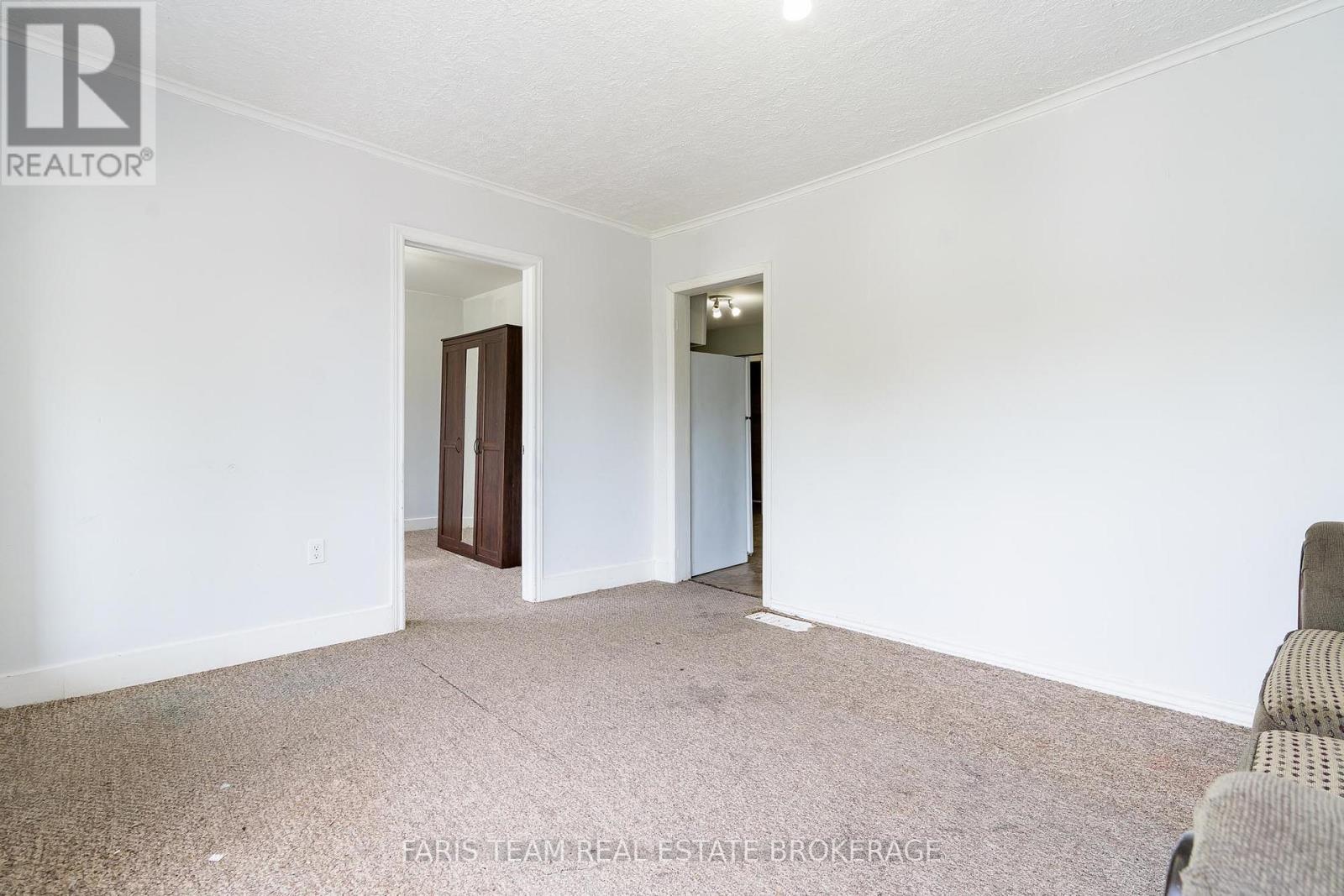 405 Bay Street, Midland, Ontario  L4R 1K7 - Photo 13 - S12443828