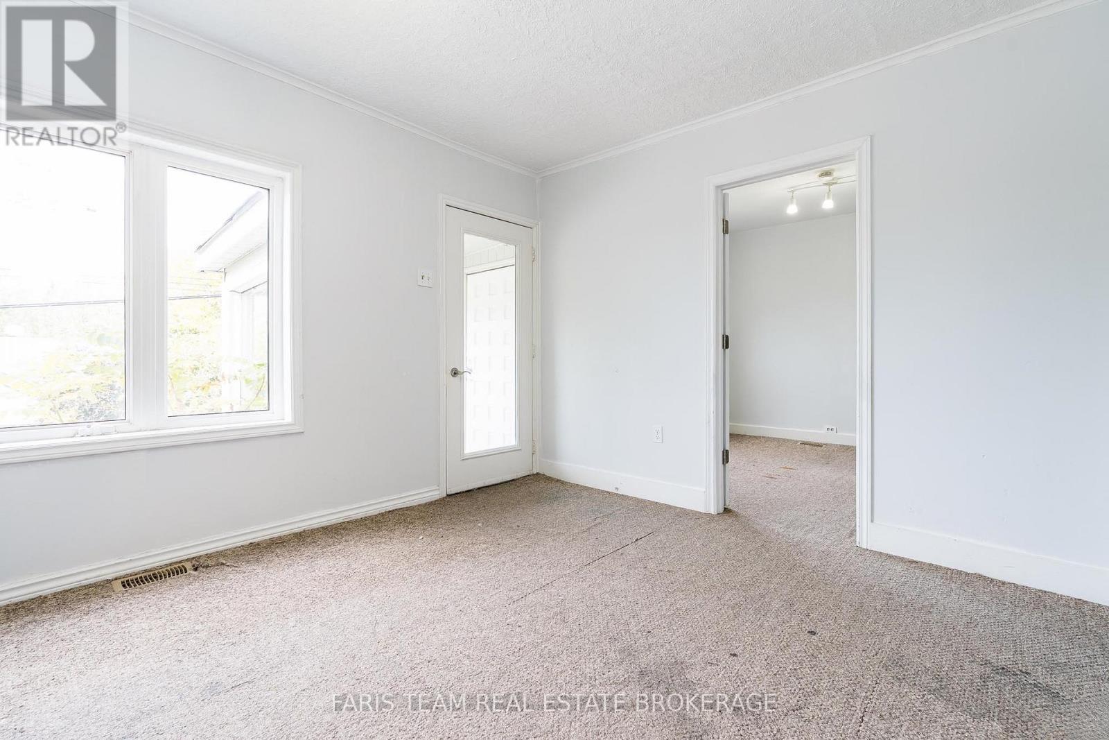 405 Bay Street, Midland, Ontario  L4R 1K7 - Photo 14 - S12443828