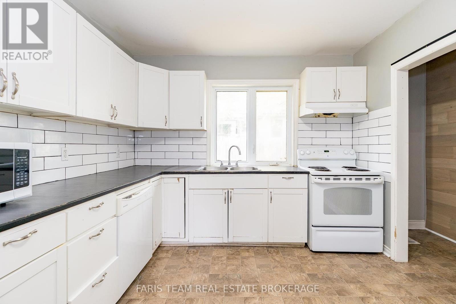 405 Bay Street, Midland, Ontario  L4R 1K7 - Photo 6 - S12443828