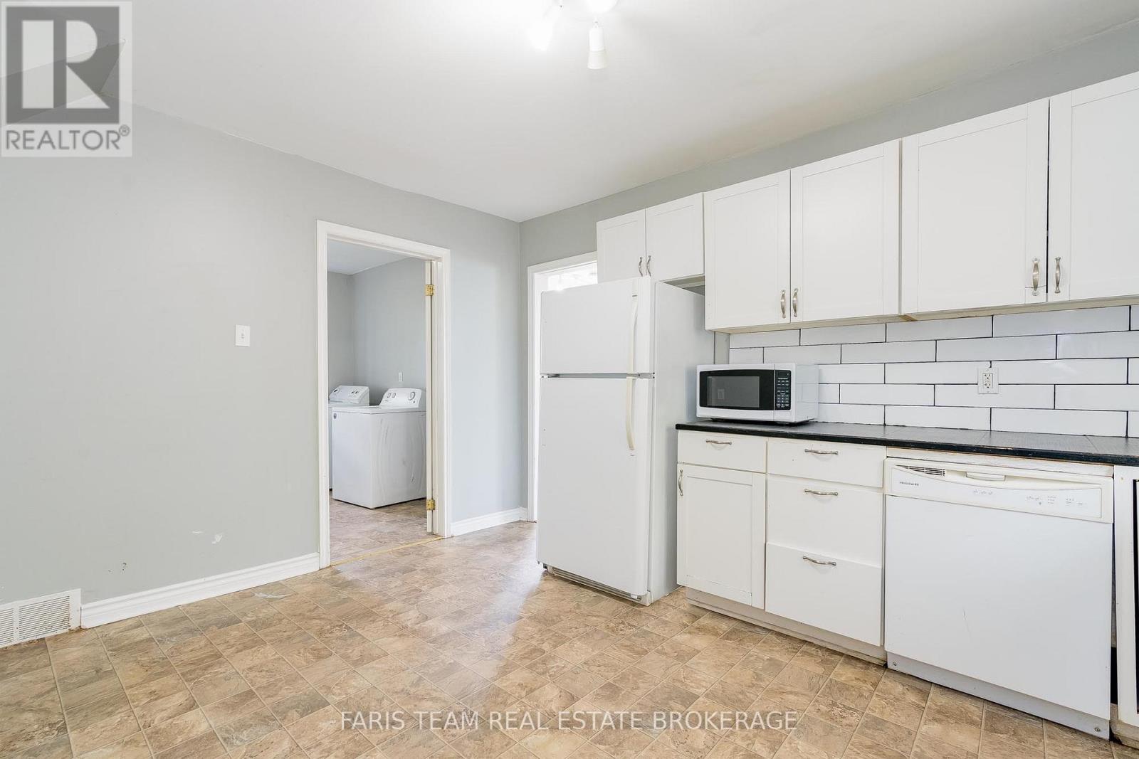 405 Bay Street, Midland, Ontario  L4R 1K7 - Photo 8 - S12443828