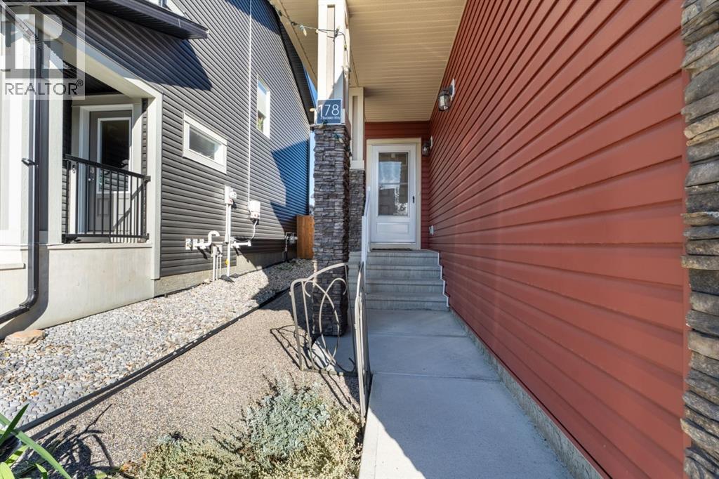 178 Buckskin Way, Cochrane, Alberta  T4C 2R7 - Photo 4 - A2261663